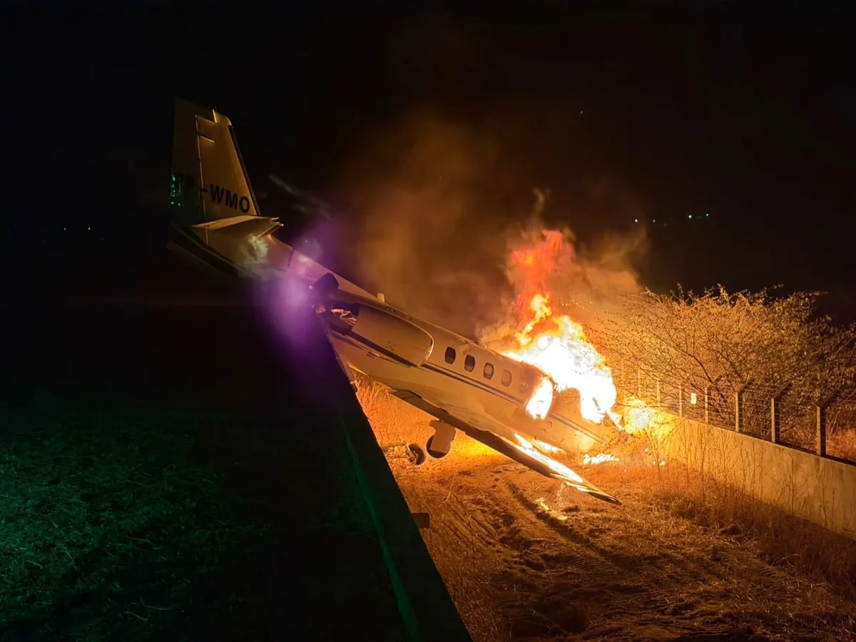 Jato com Rey Vaqueiro sai da pista e é destruído por incêndio no RN