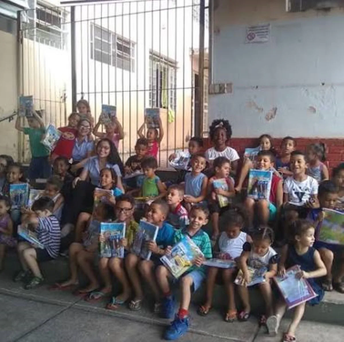Casas de acolhimento em Divinópolis recebem roupas, alimentos e brinquedos