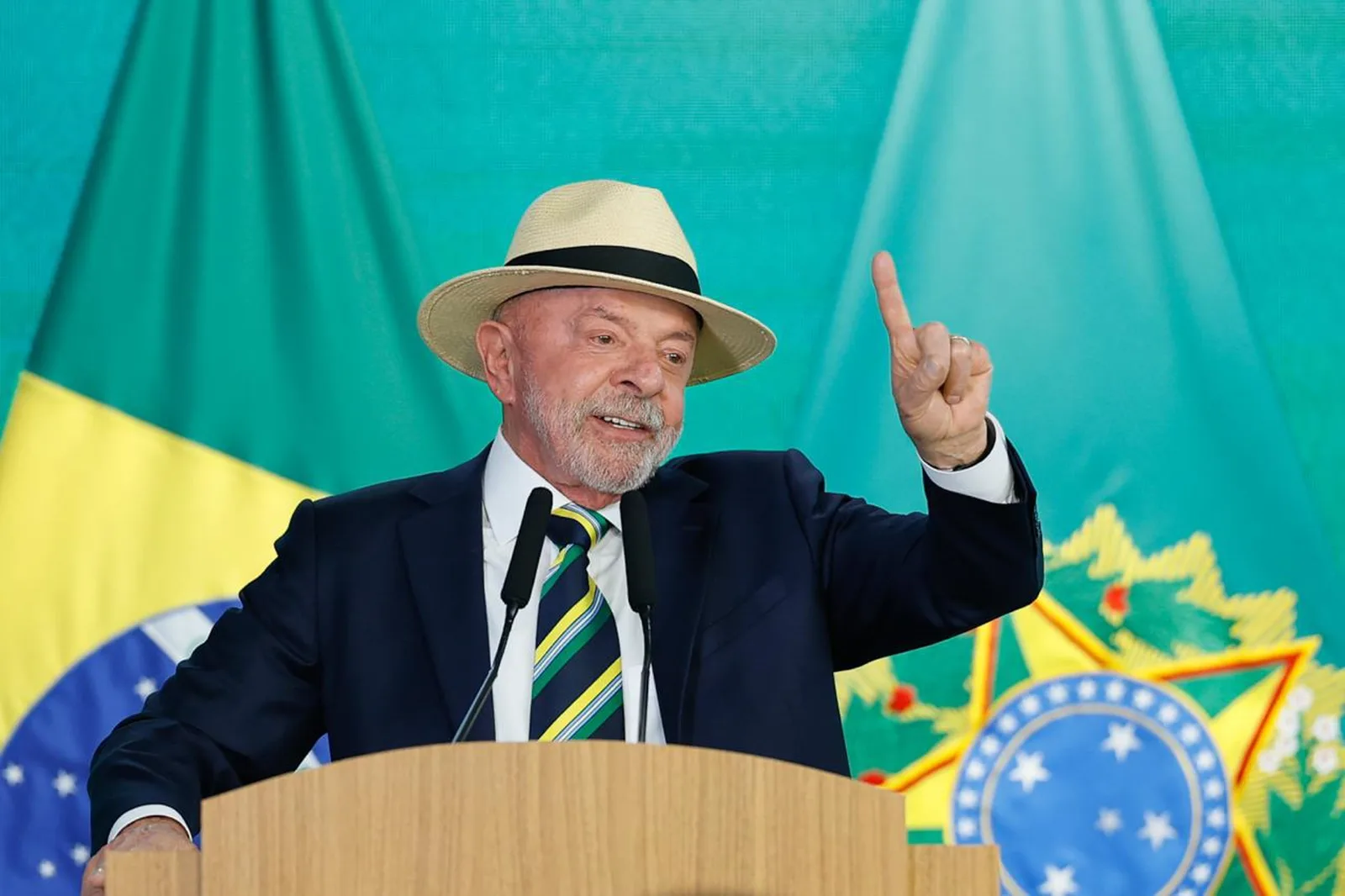 AGU questiona afastamento de diretor da PF enquanto Lula mantém viagem ao Piauí