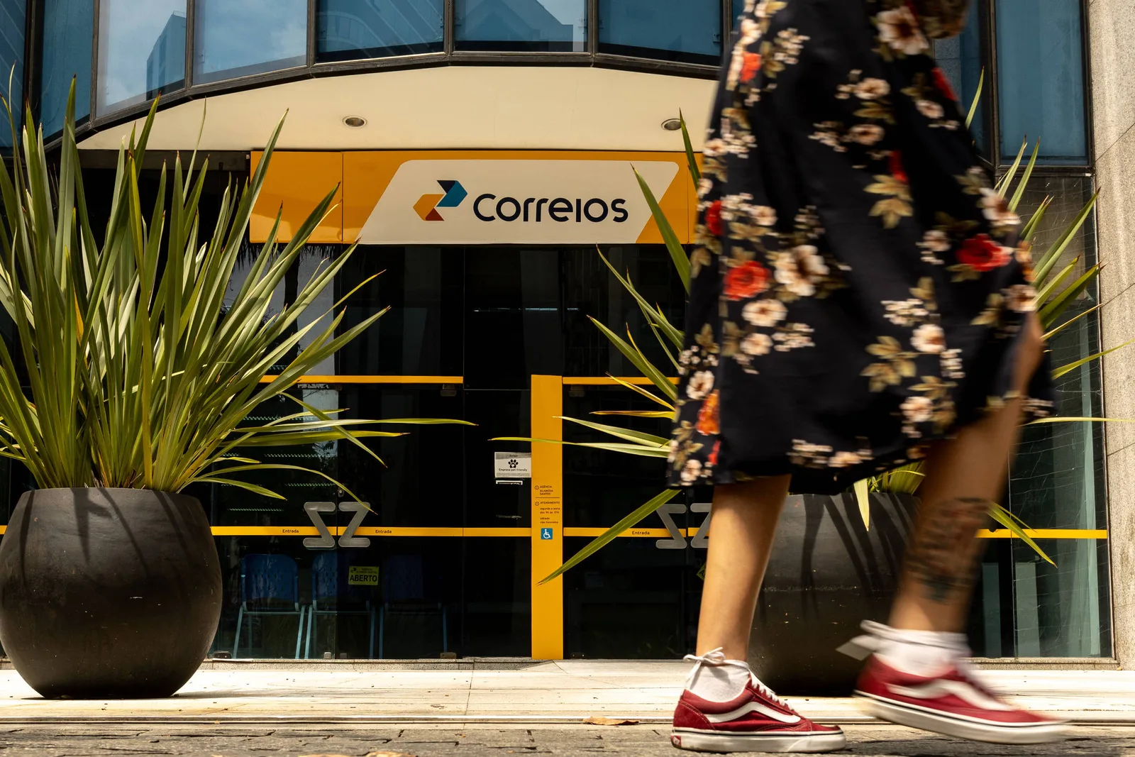 Correios e AliExpress renovam parceria para agilizar entregas no Brasil