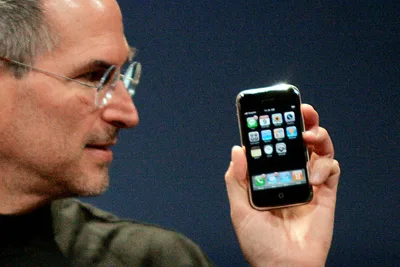 Apple destaca Siri e cor vinho na apresentação do iPhone 18 Pro