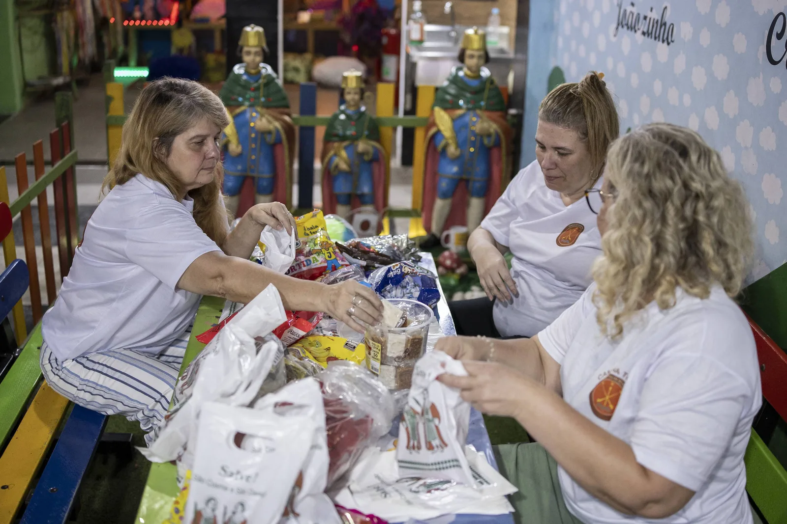 Tradição de Cosme e Damião adapta distribuição de doces no Rio
