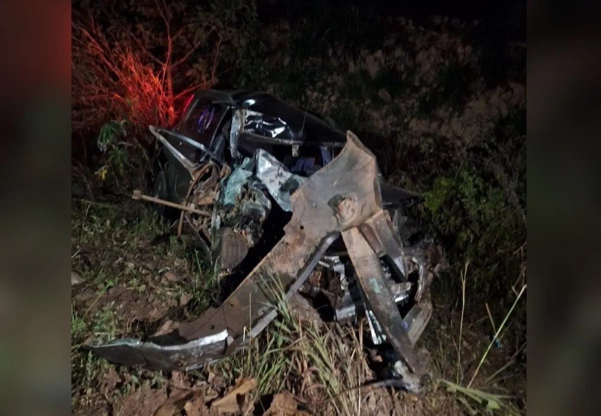 Motorista morre após colisão entre carro e carreta no Tocantins