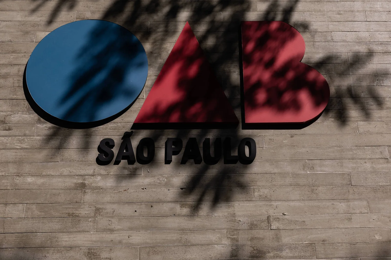 OAB-SP vai à Justiça contra startup de IA por atuação no setor jurídico