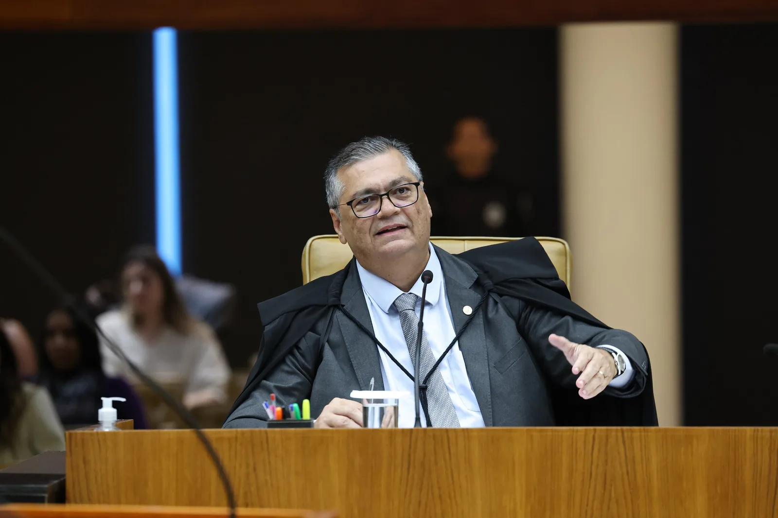Flávio Dino critica mistura de crise no STF com interesses eleitorais
