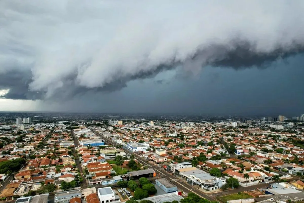 Ciclone extratropical eleva risco de temporais no Sul, em SP e no MS