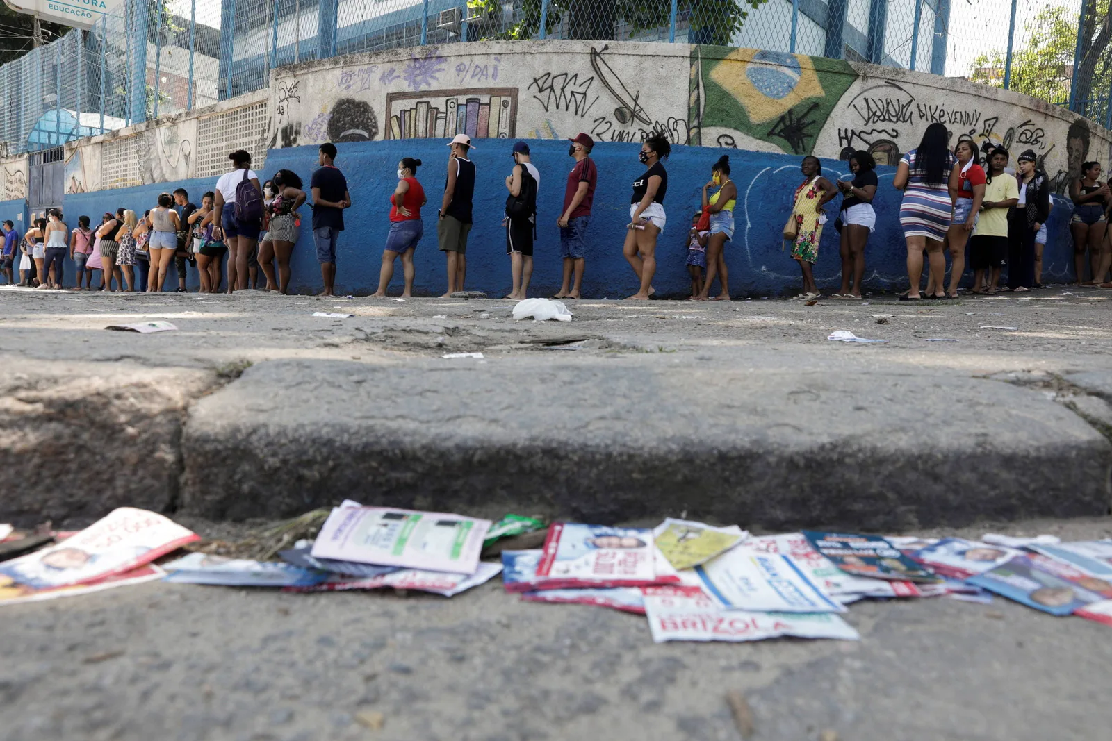 Brasileiros se dividem entre orgulho nacional e pessimismo sobre o país