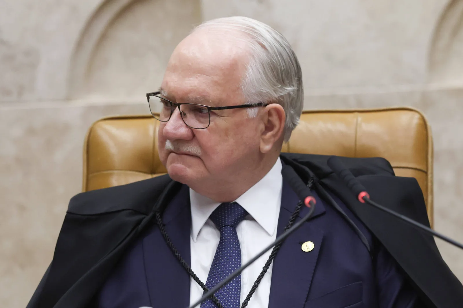 Fachin rejeita suspeição de Dino apresentada por Flávio Bolsonaro