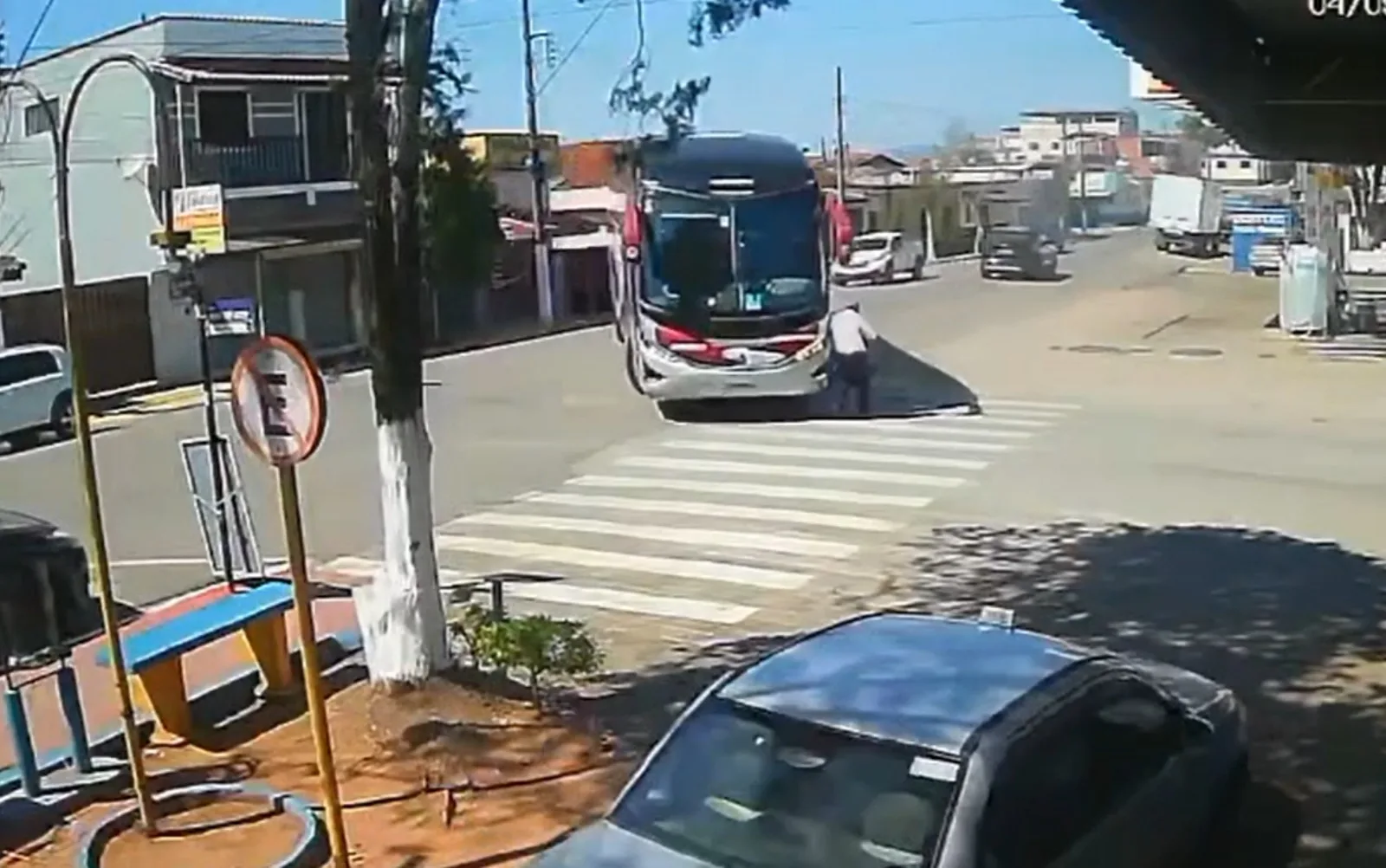 Homem morre após ser atingido por ônibus em Conceição do Rio Verde