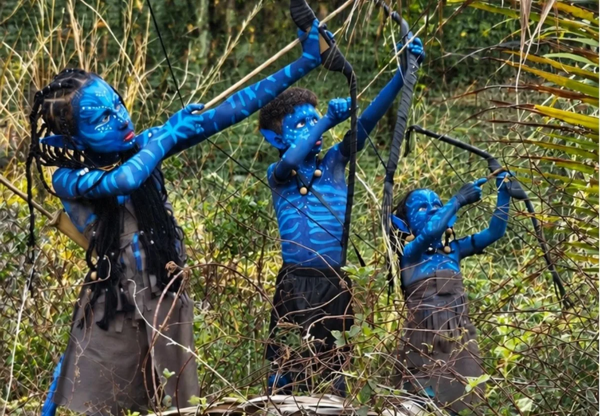 Crianças chegam à escola caracterizadas como personagens de Avatar no Tocantins
