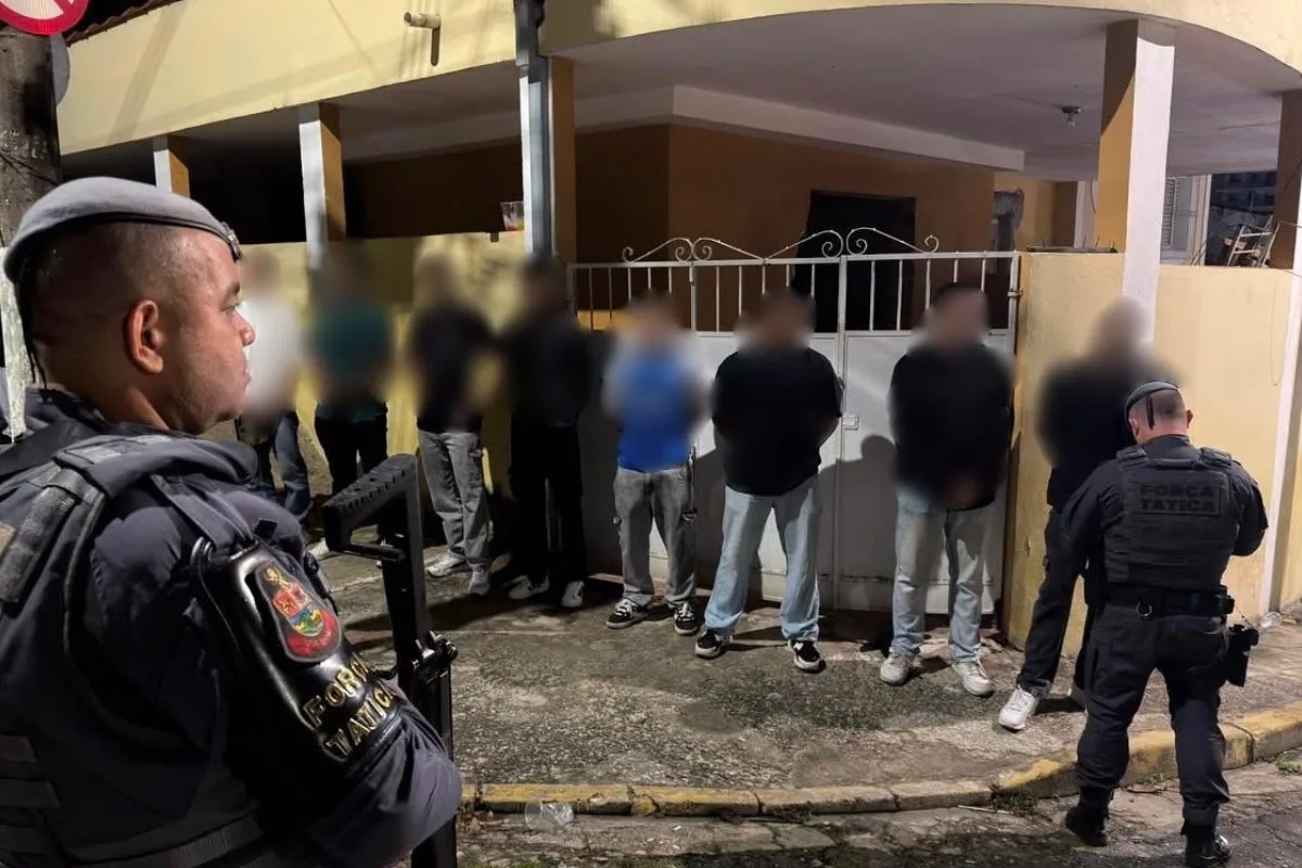 Operação da PM prende dois e apreende revólver em Guaratinguetá