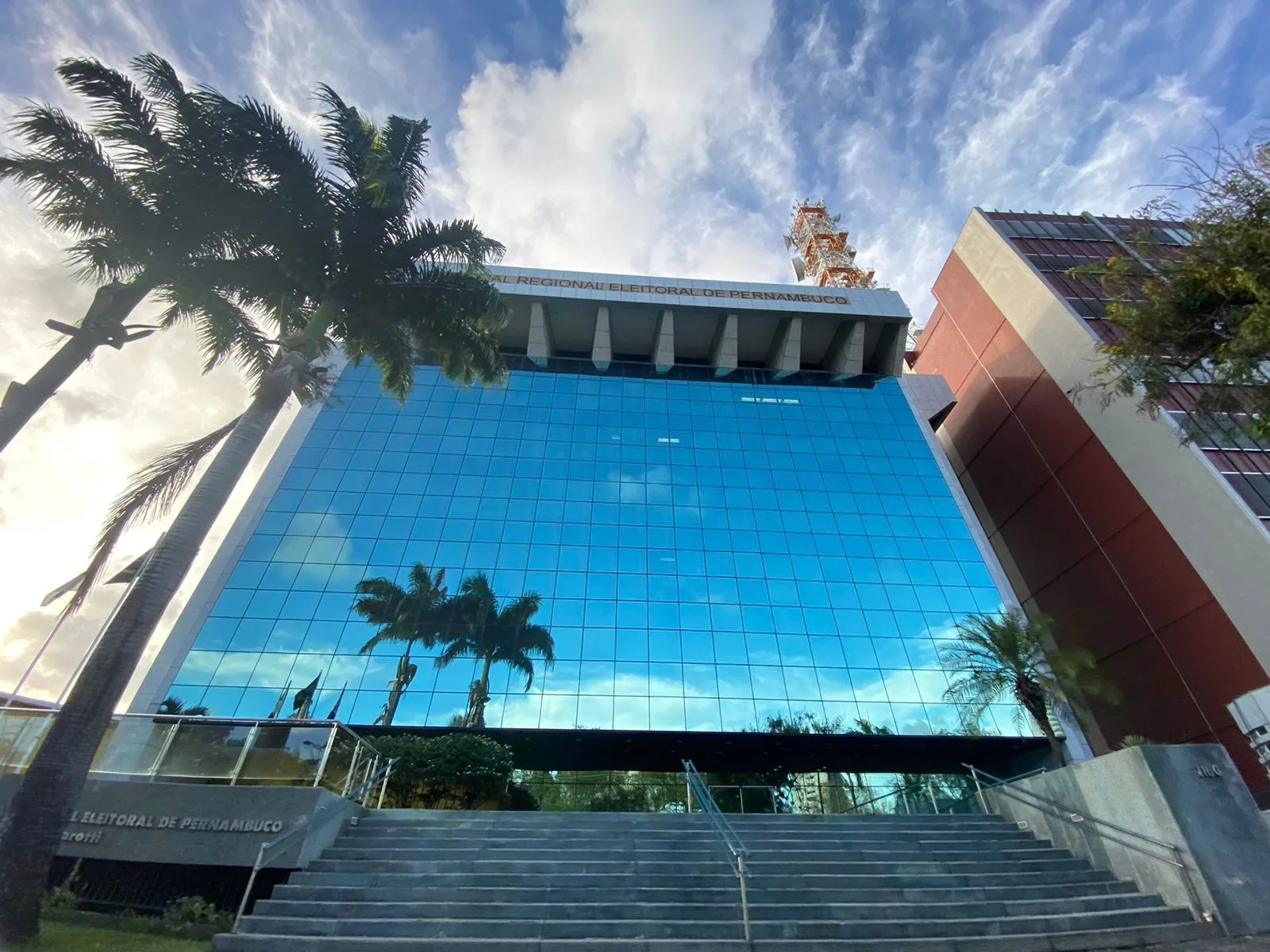 TRE de Pernambuco apreende 4.136 materiais irregulares de campanha