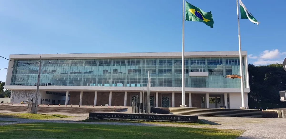 Agenda no Paraná reúne entrevistas, atos religiosos e reuniões de campanha