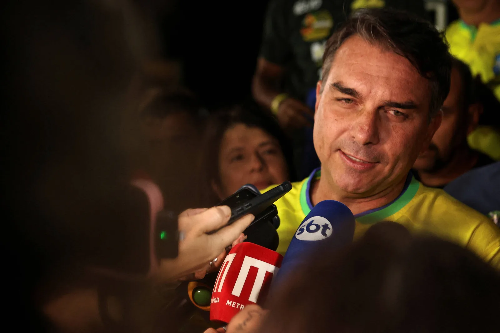 TSE determina remoção de vídeo que liga Flávio Bolsonaro ao Banco Master