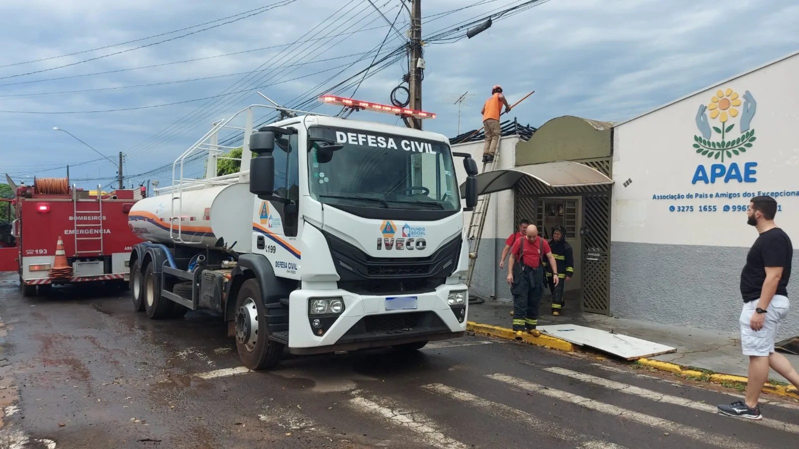 Fogo danifica cinco salas da Apae em Martinópolis, no interior de SP