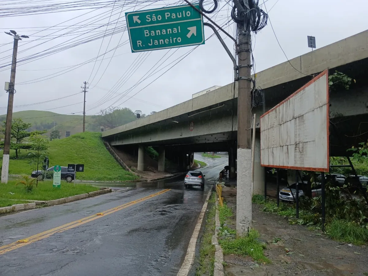 Rua sob viaduto em Barra Mansa será bloqueada para reparos