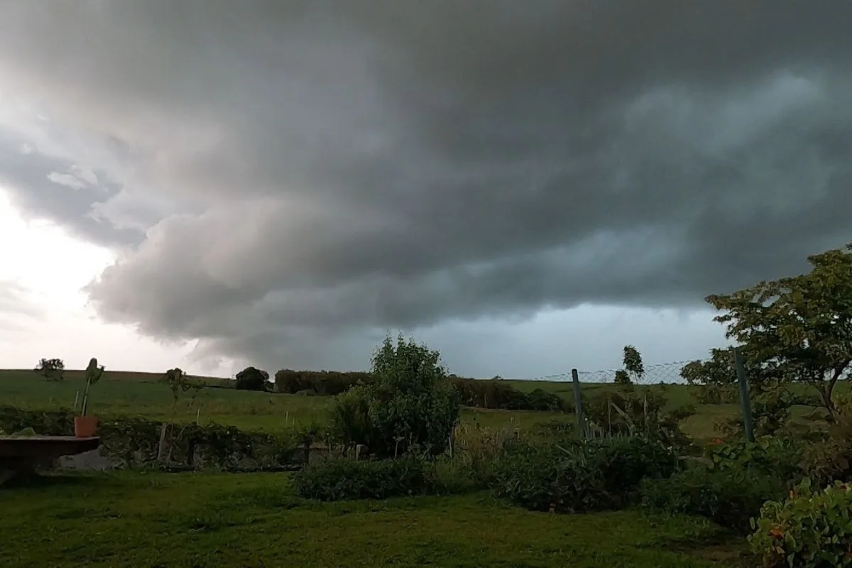 Frente fria aumenta chuva e derruba mínimas no Vale do Paraíba