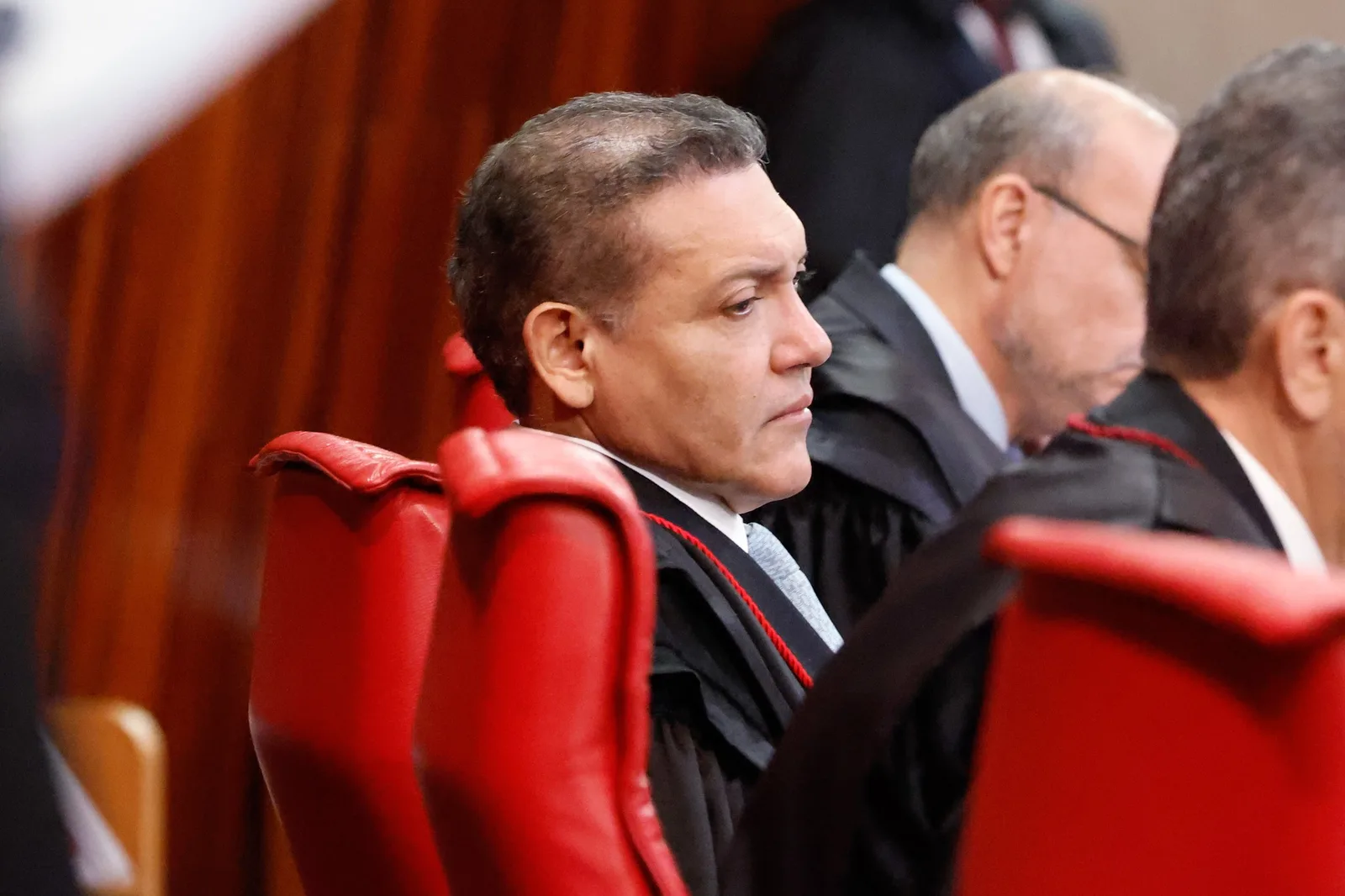 Presidente do TSE marca reunião com campanhas de Lula e Flávio Bolsonaro