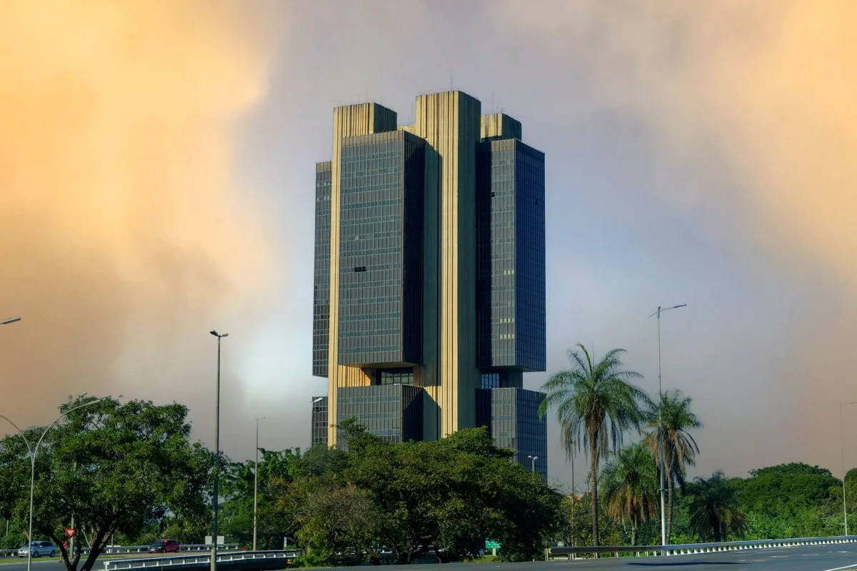 Copom deve levar Selic a 13,75% ao ano nesta quarta-feira