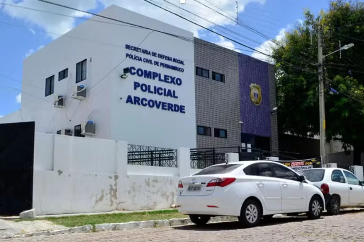 Mulher morre após colisão entre carro e duas motos em Itaíba