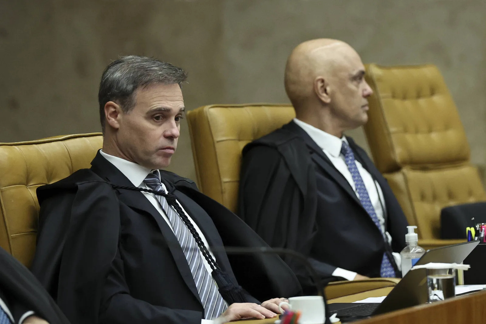 Mendonça afasta chefe da PF e aponta monitoramento ilegal por setor de inteligência
