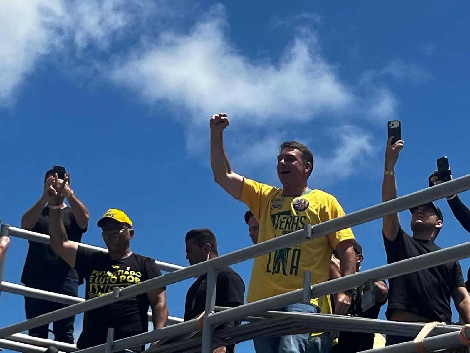 Flávio Bolsonaro acusa CNBB por boato sobre Nossa Senhora Aparecida