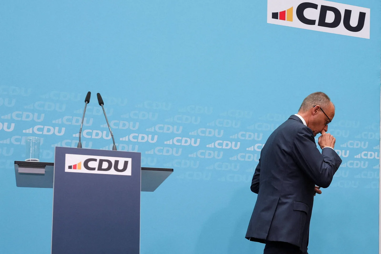 Merz mantém governo alemão após derrota eleitoral da CDU em estado