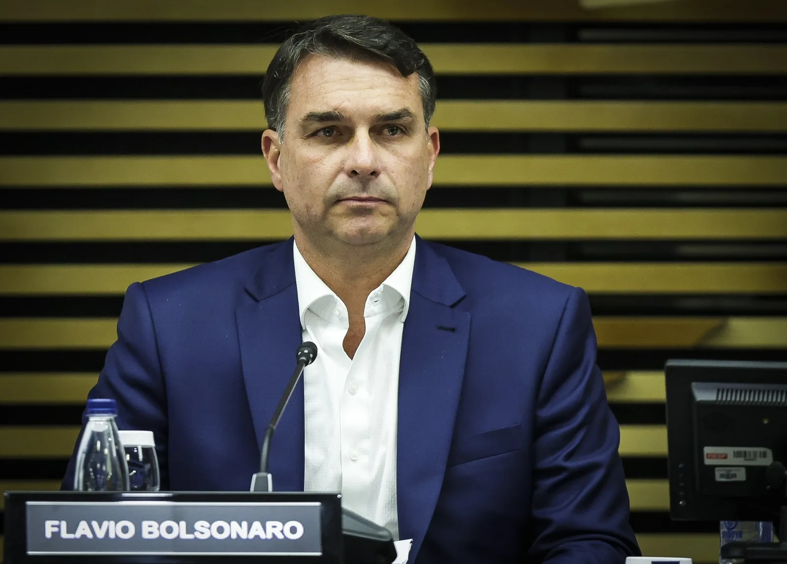 PF apura financiamento do BRB para mansão de Flávio Bolsonaro em Brasília