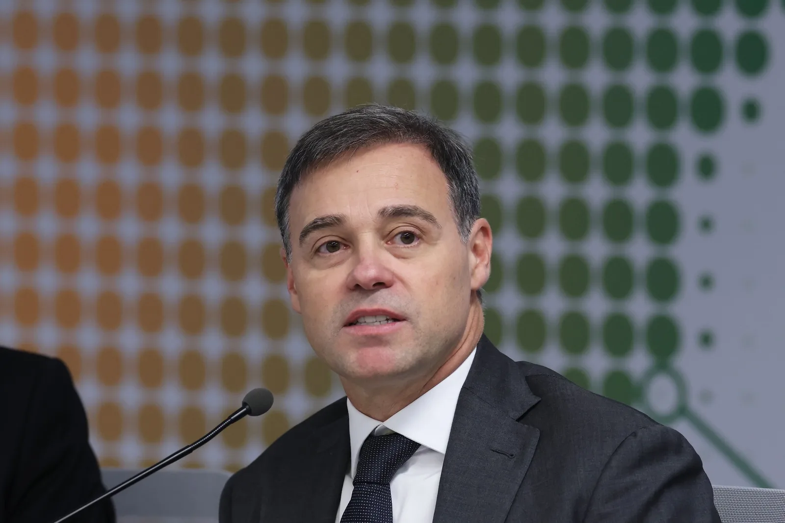 Mendonça rejeita pedido da AGU e mantém defesa de afastamento na PF