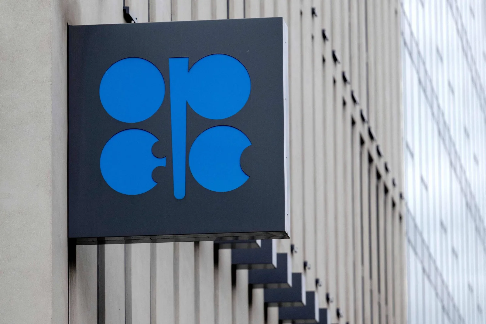 Opep+ mantém cotas de petróleo para novembro em meio à guerra no Oriente Médio