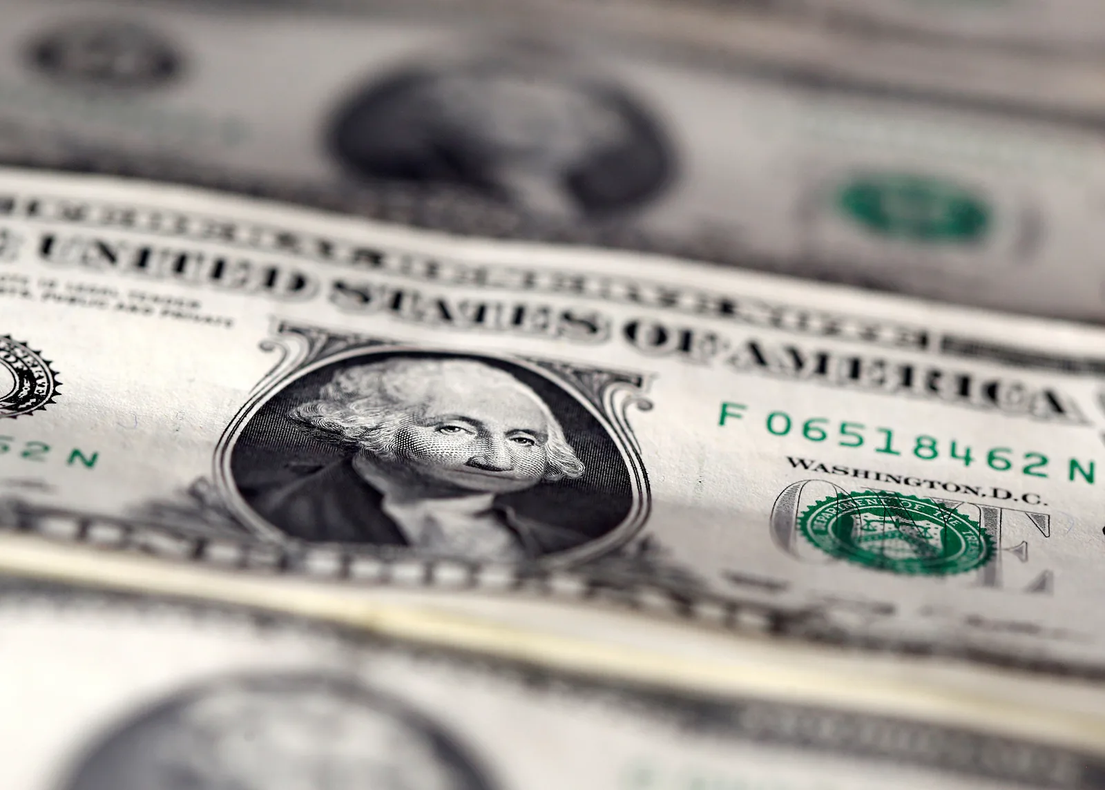 Petróleo supera US$ 100 e mercados repercutem tensão no Oriente Médio