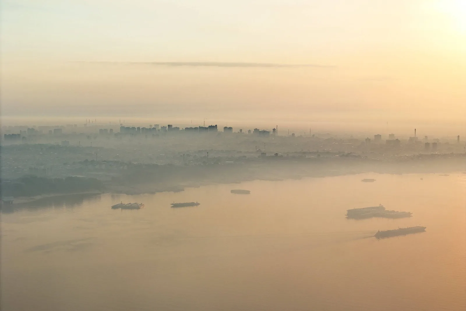 Manaus registra ar péssimo pelo terceiro dia seguido em meio à fumaça