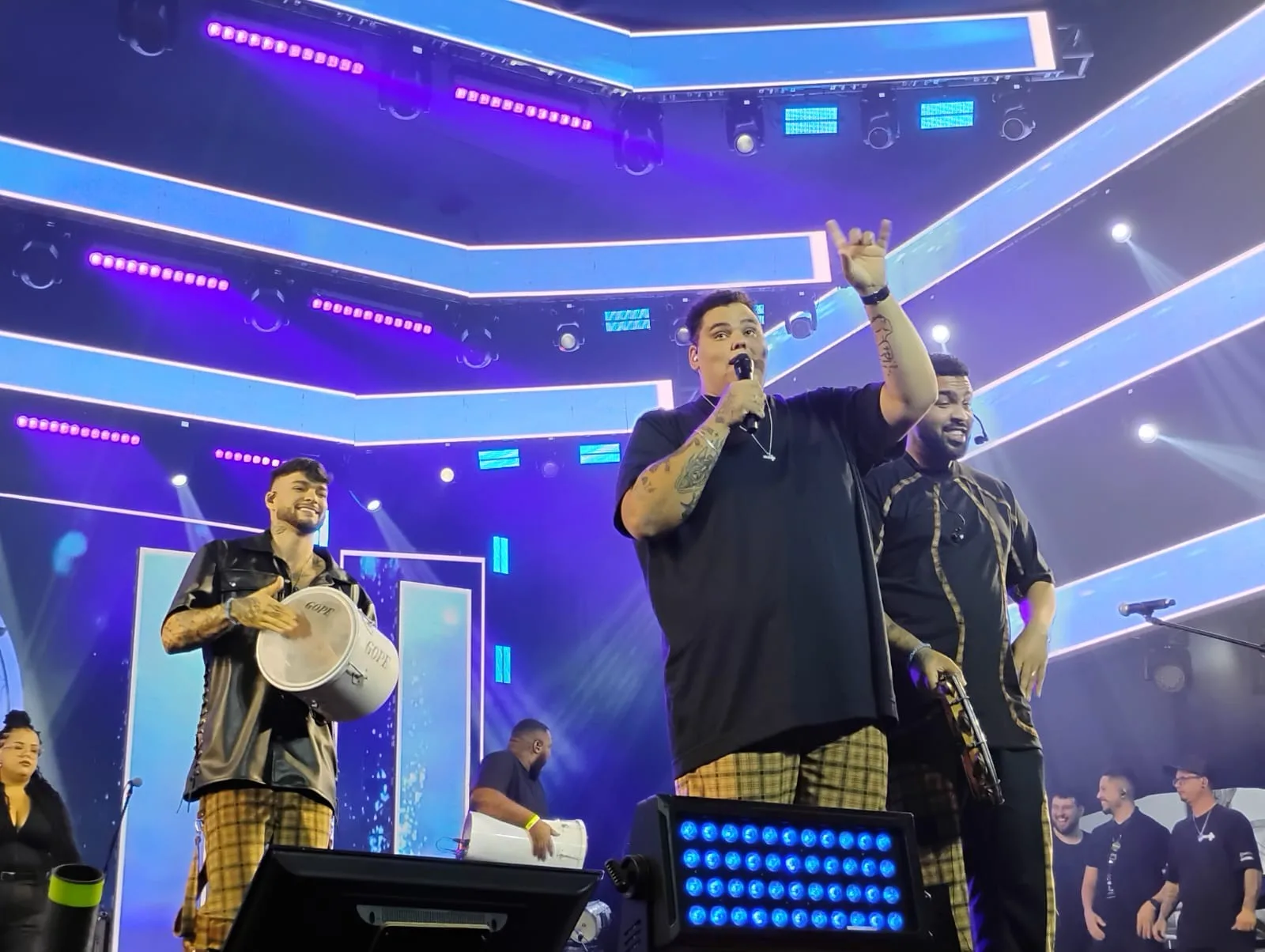 Menos é Mais leva turnê com palco 360º a Paulínia neste sábado