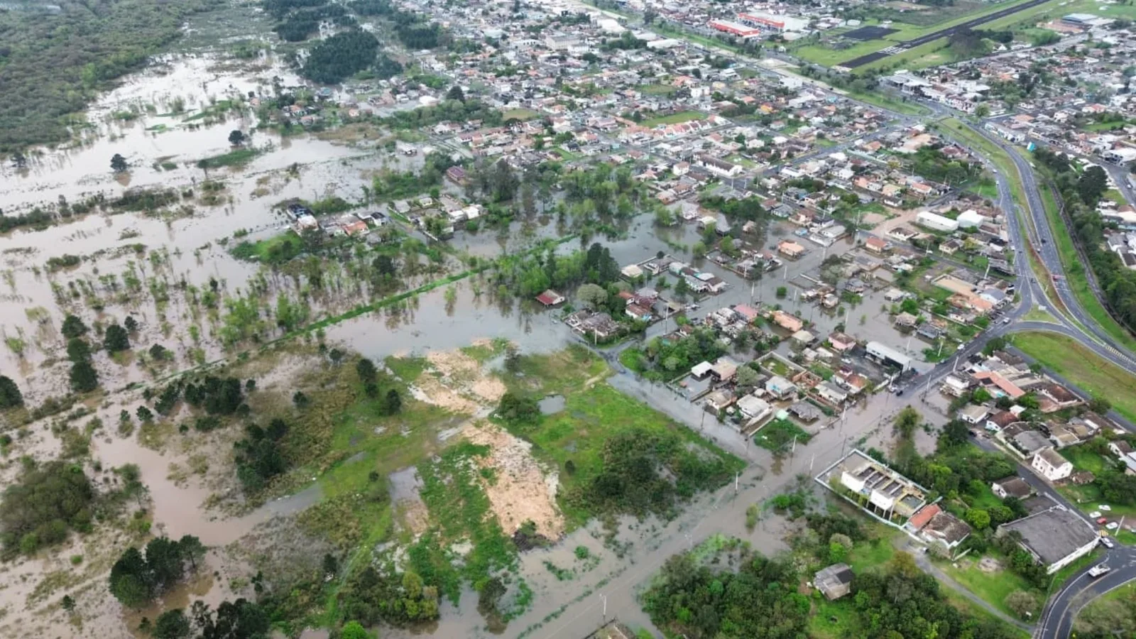 Chuvas no Paraná afetam 22.176 pessoas e deixam quatro mortos