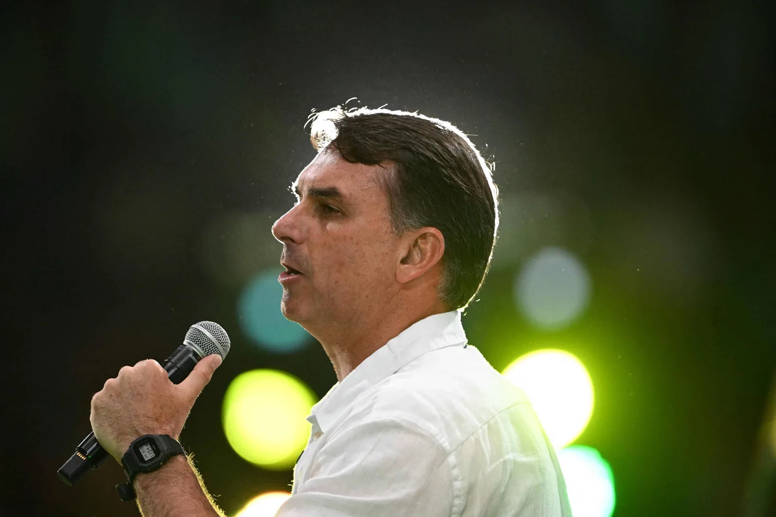 Flávio Bolsonaro pressiona Cármen Lúcia por voto contra investigação de Moraes