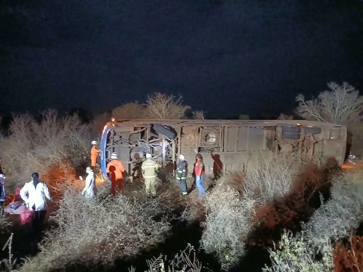 Acidente de ônibus na Bahia deixa sete mortos e 13 feridos