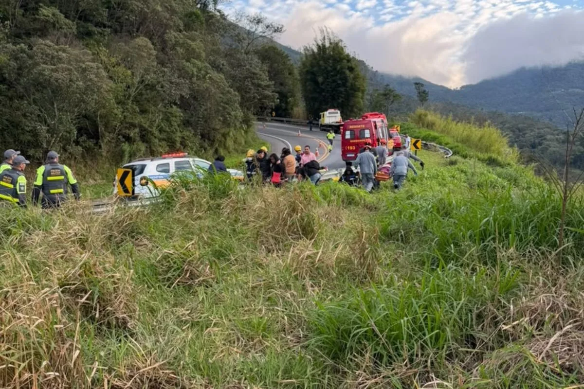 Acidente com ônibus mata cinco pessoas em Cruzeiro, no interior de São Paulo