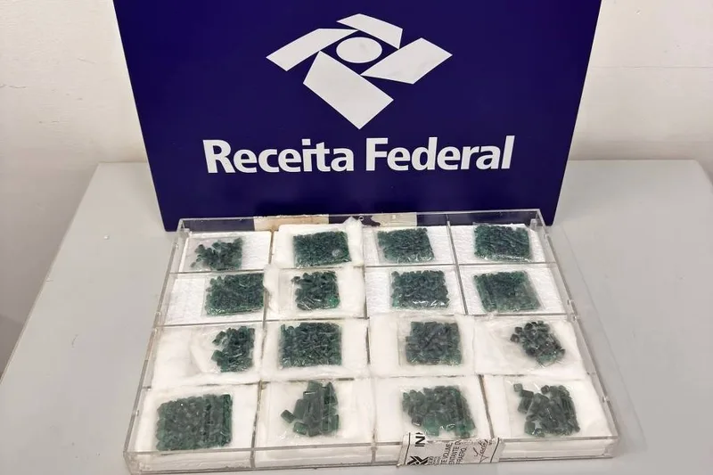Receita abre leilão em São Paulo com esmeraldas, eletrônicos e veículos