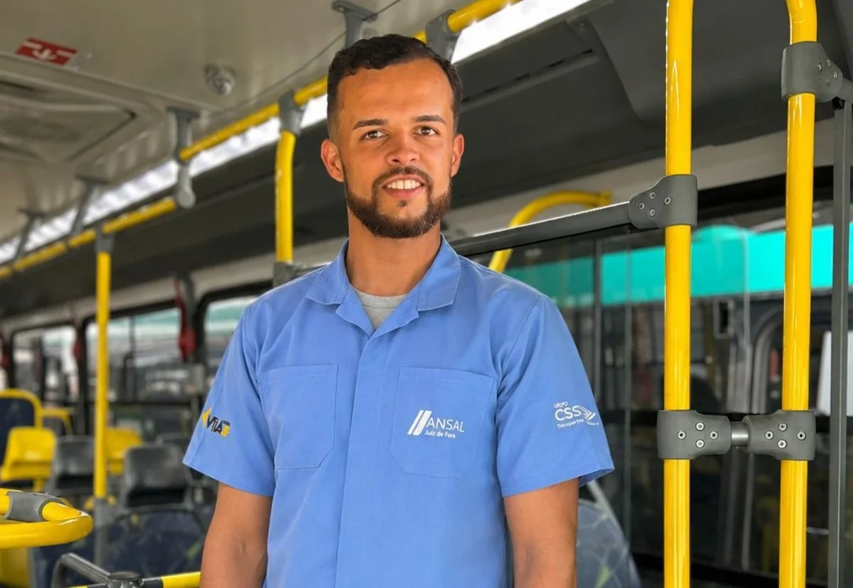 Motorista amputado retoma trabalho após habilitação e ônibus adaptado