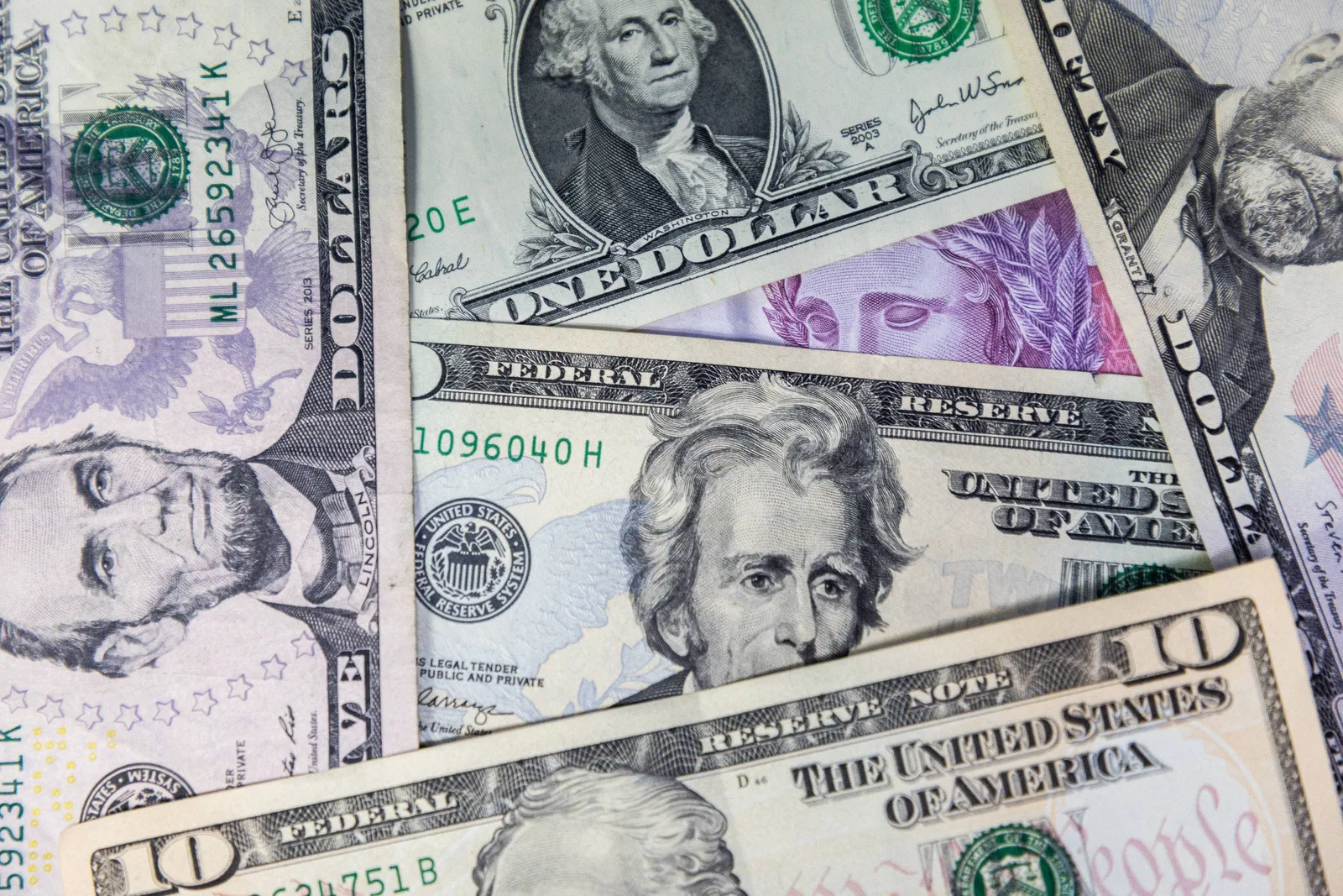 Fluxo cambial do Brasil soma US$ 3,214 bilhões em outubro até dia 9