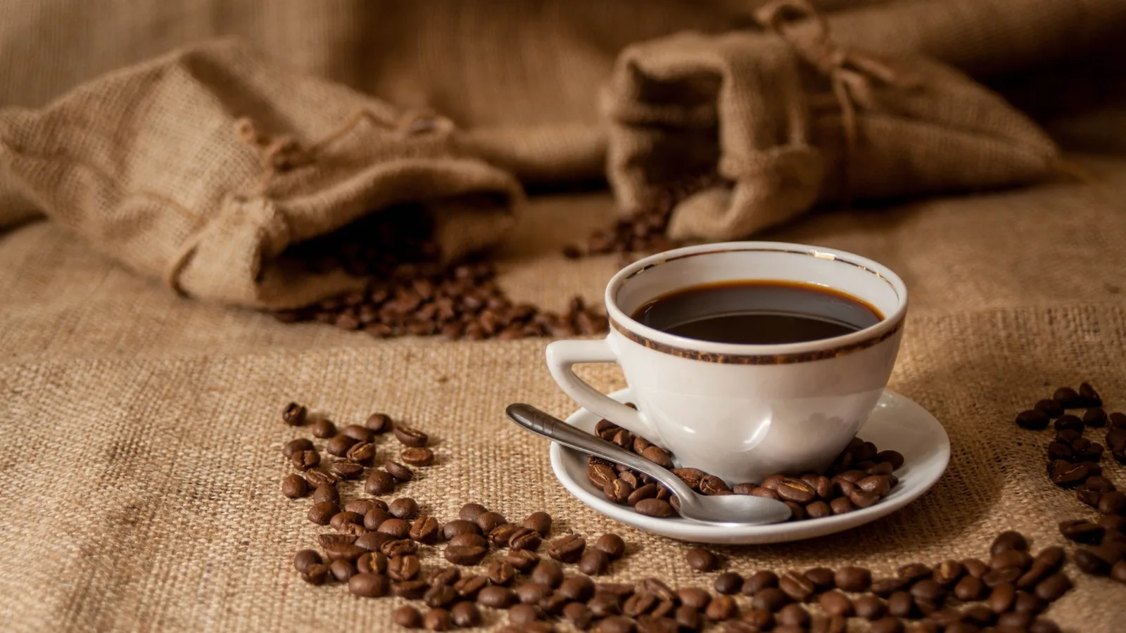 Por que a cafeína afeta o sono de forma diferente em cada pessoa