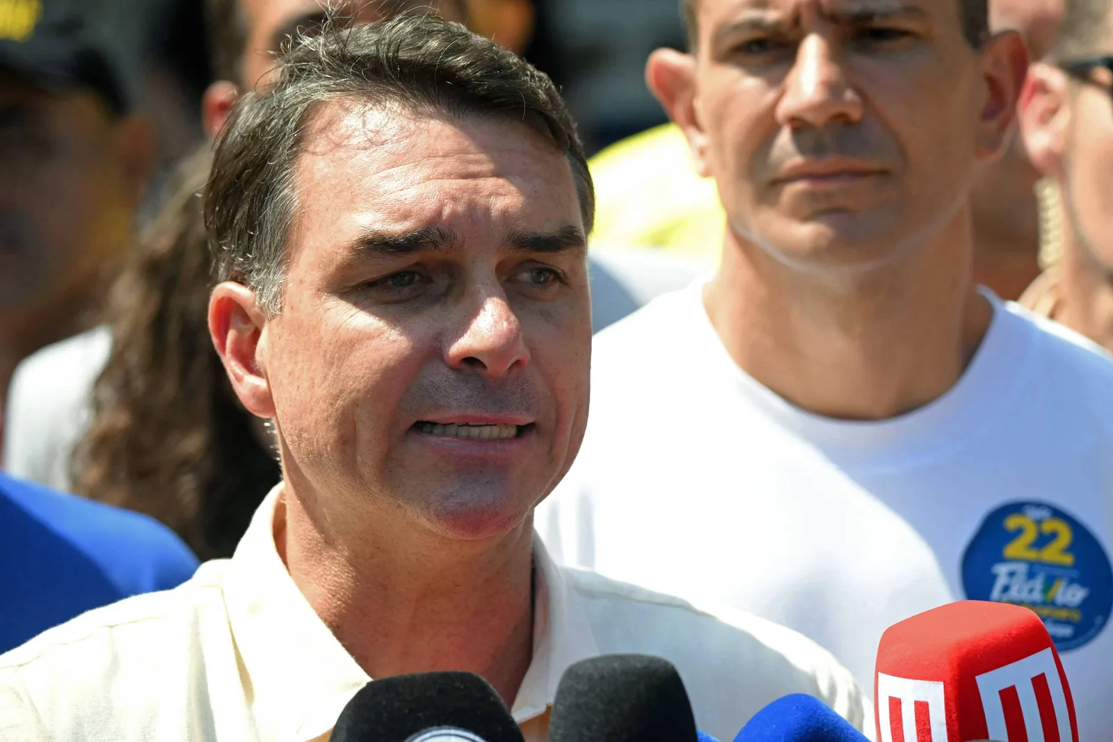 Site de Flávio Bolsonaro evita compromisso com ganho real do salário mínimo
