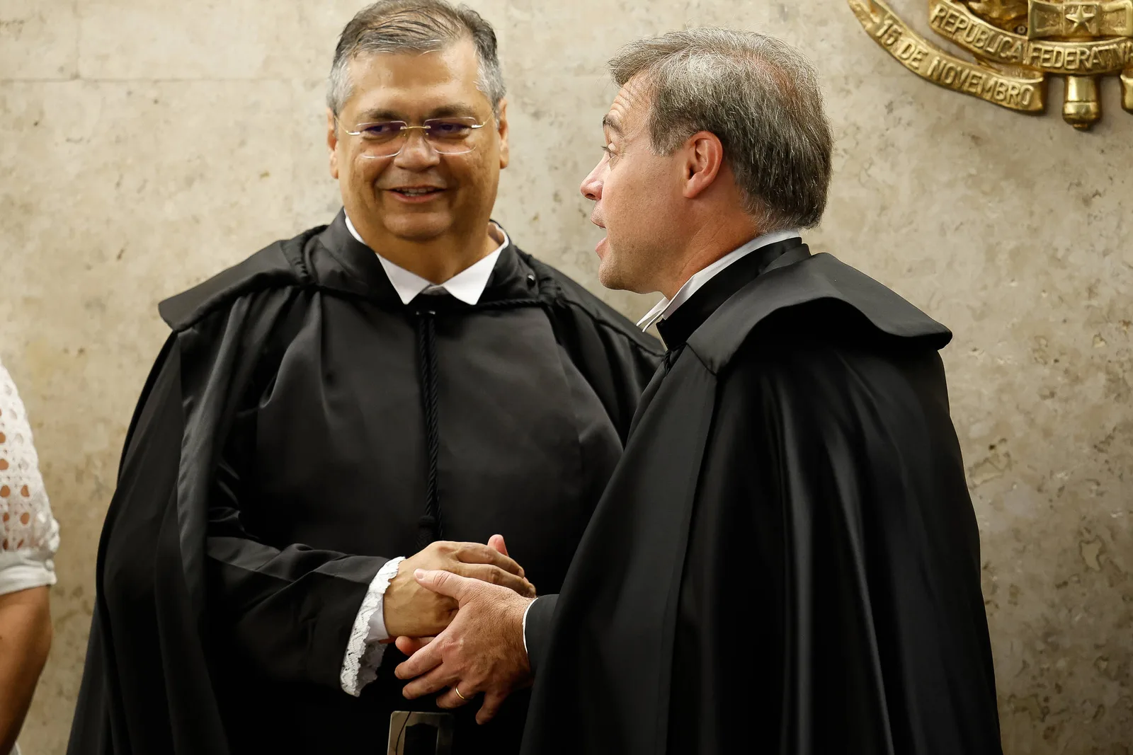 PL vê crise no STF como oportunidade para Flávio Bolsonaro atacar governo