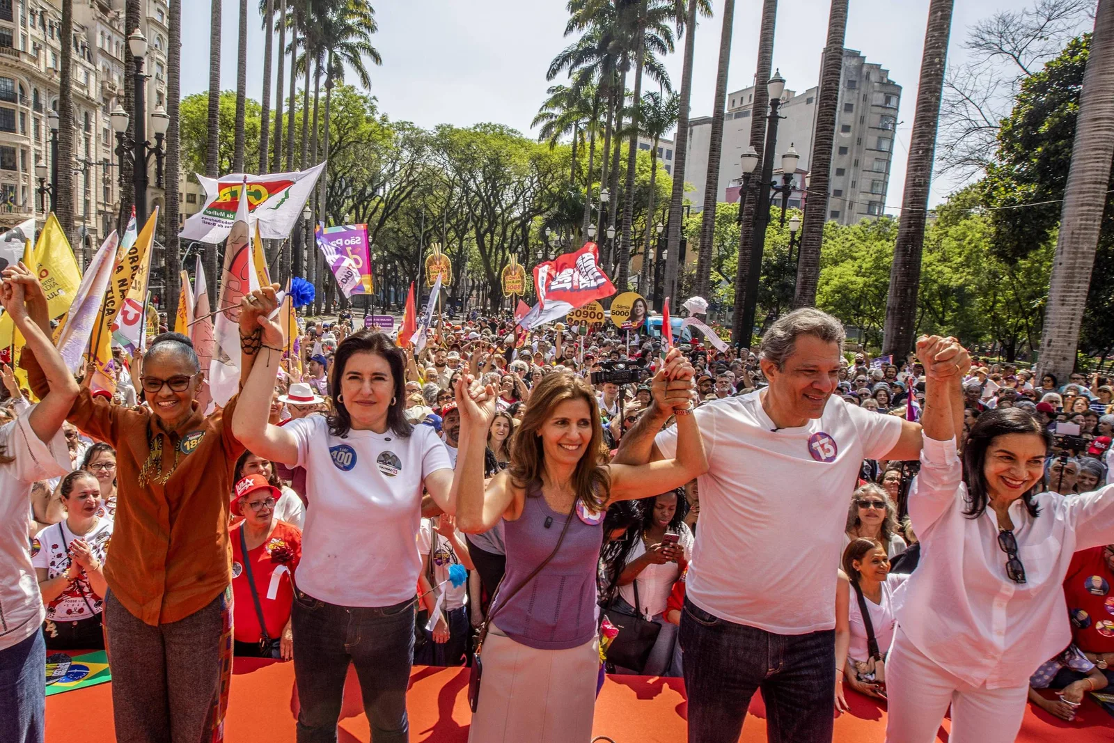 Religião entra no centro da campanha da esquerda em ato na Sé