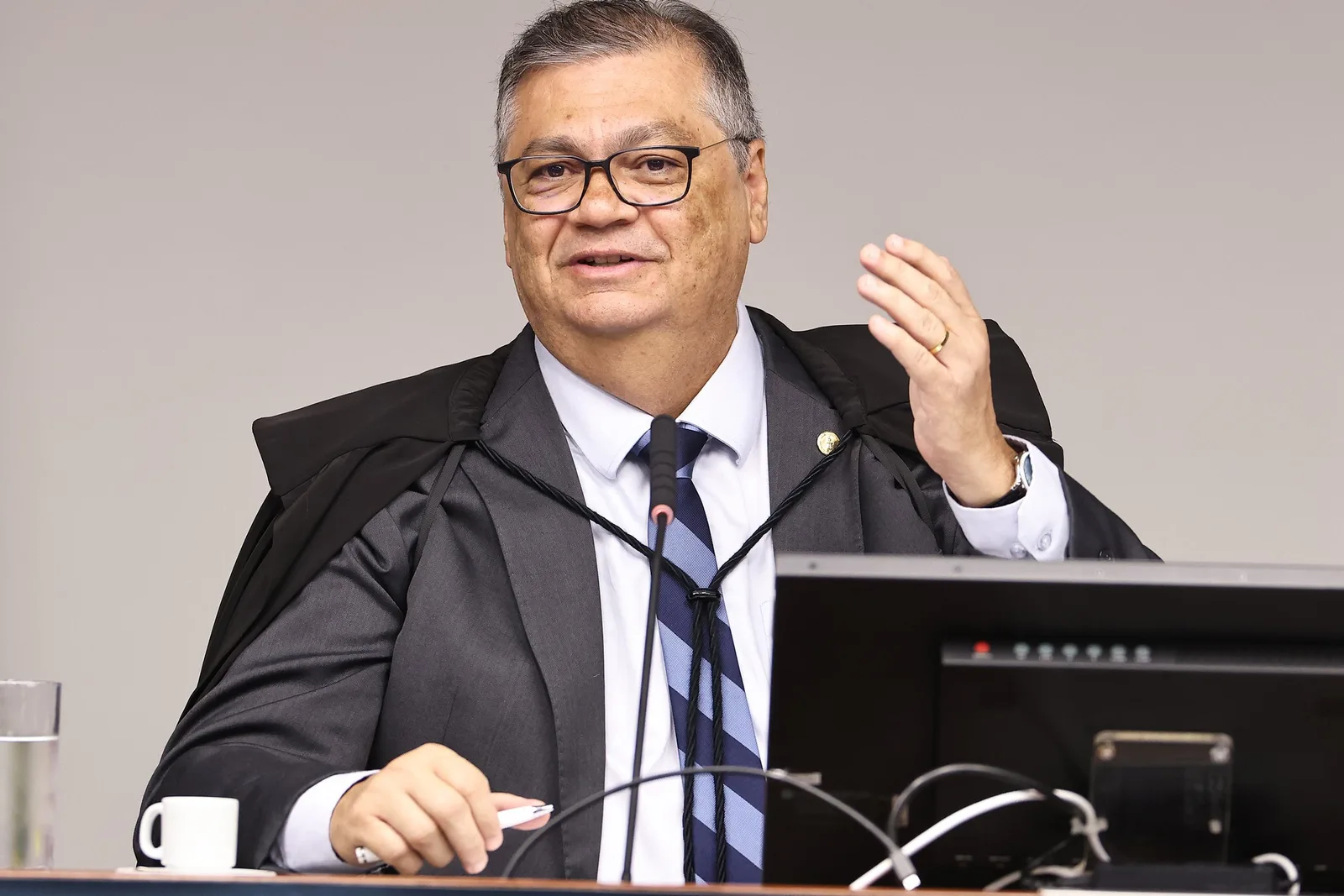 Dino defende julgamento sobre emendas após eleições para evitar período eleitoral