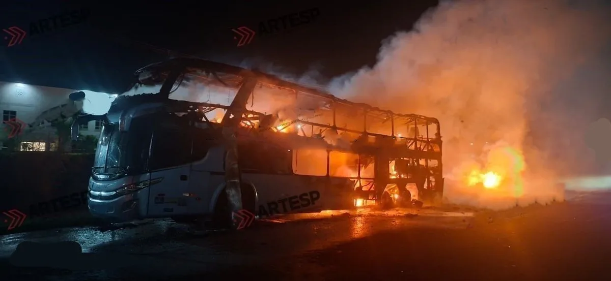 Passageiros buscam ressarcimento após incêndio em ônibus na Anhanguera