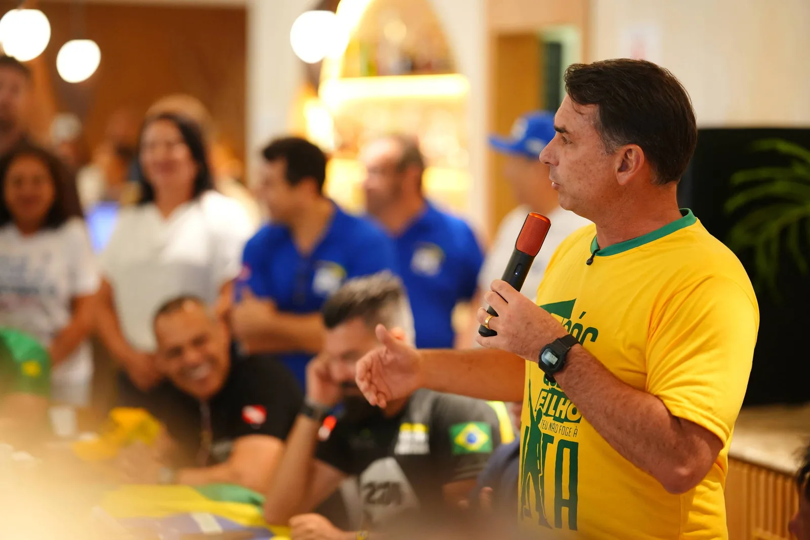 Flávio Bolsonaro liga governo Lula a Moraes antes de sessão do STF
