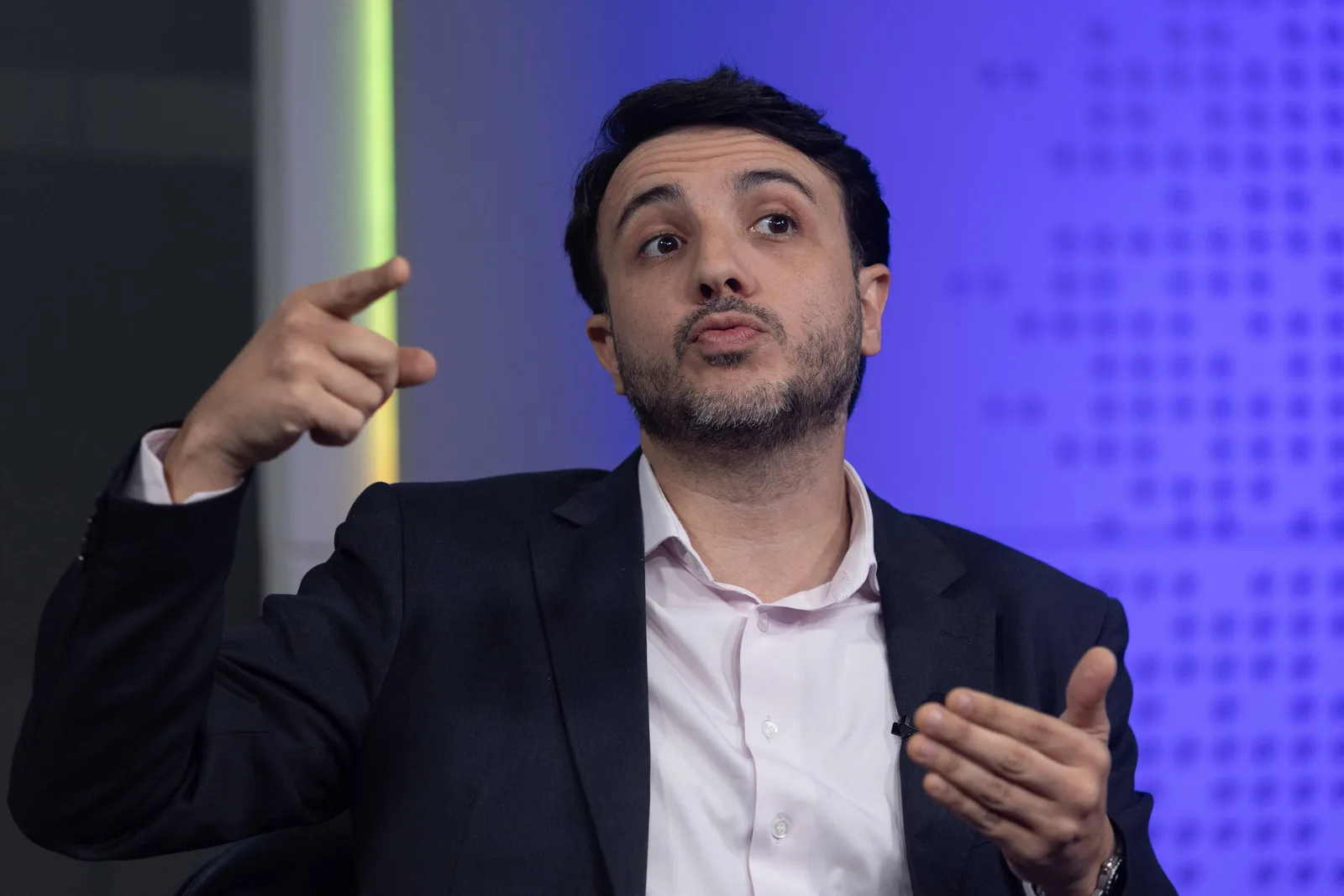 Renan Santos recorre ao TSE contra correção de 15% no Bolsa Família