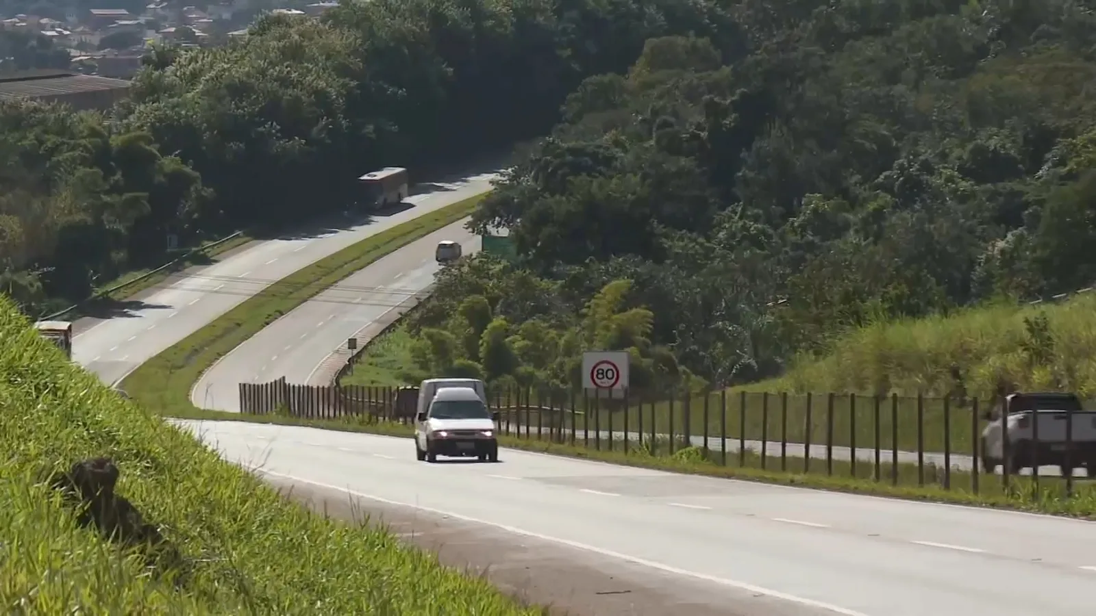 Candidatos em Minas divergem sobre concessões, trilhos e transporte público