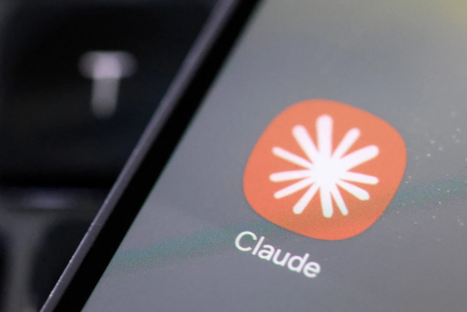 Anthropic lança Claude para consultores financeiros e conecta plataformas de investimentos